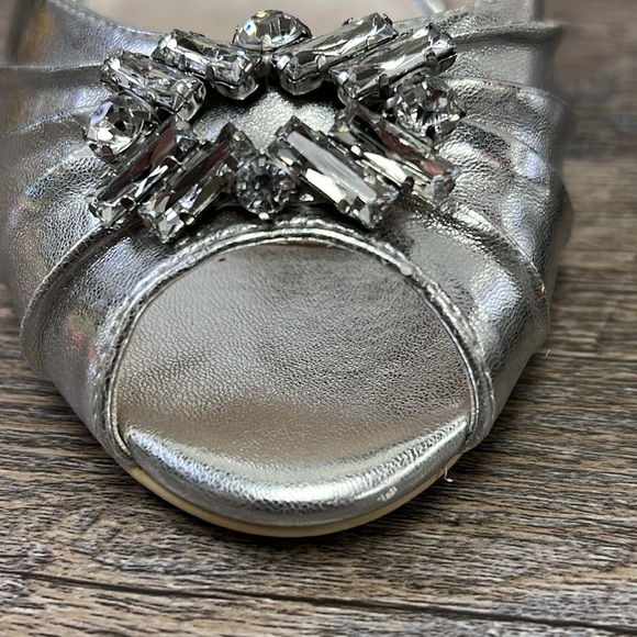 David’s Bridal DESI Silver Metallic Embellished Peep Toe Pumps Size 9 - Picture 14 of 16
